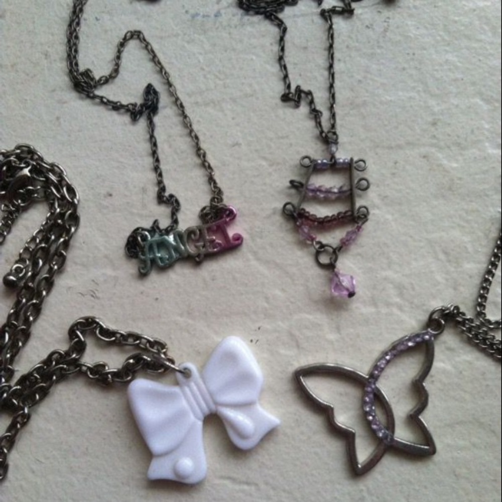 Bundle of 4 necklaces